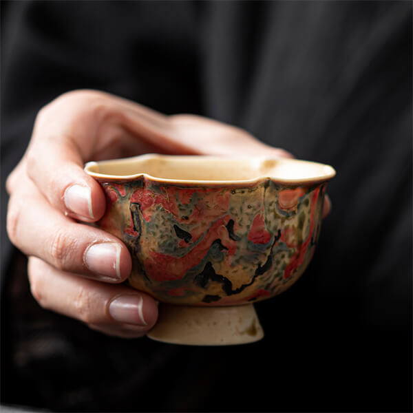 Ergonomic tea cup design