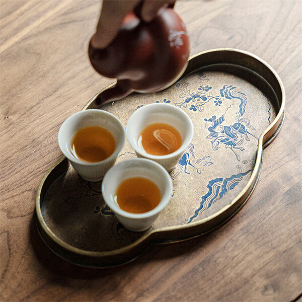 Antique-inspired lacquer tea set