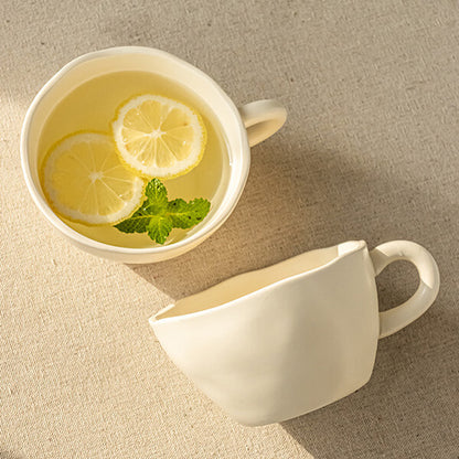 Tasse à café et soucoupe minimalistes de style japonais faites à la main